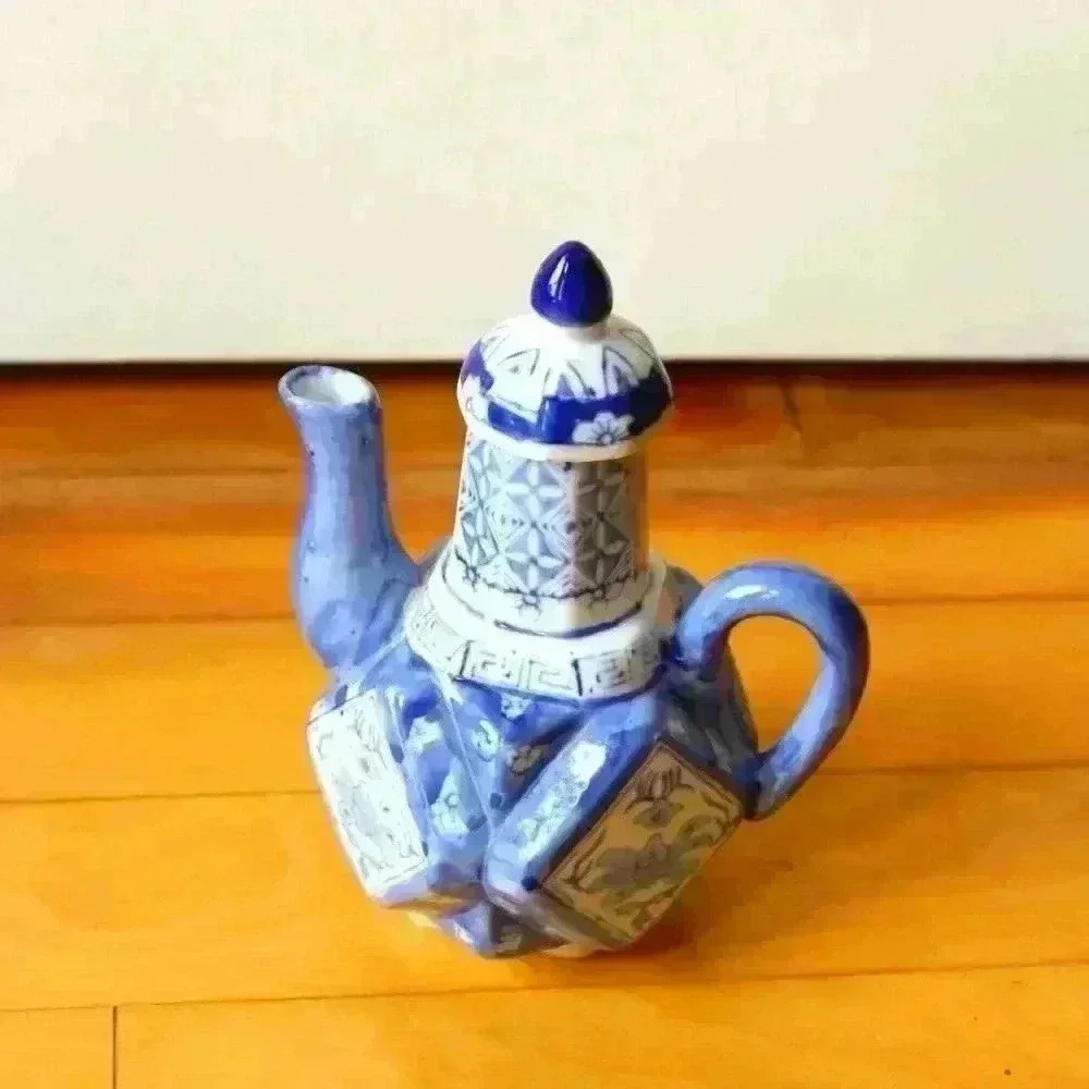 Beautiful Vintage Blue & White Decorative Chinoiserie Asian Ceramic Teapot